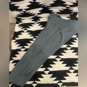 Lululemon cropped running legging sage green sz 4